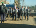 Jugendliche auf dem Weg zur Schule